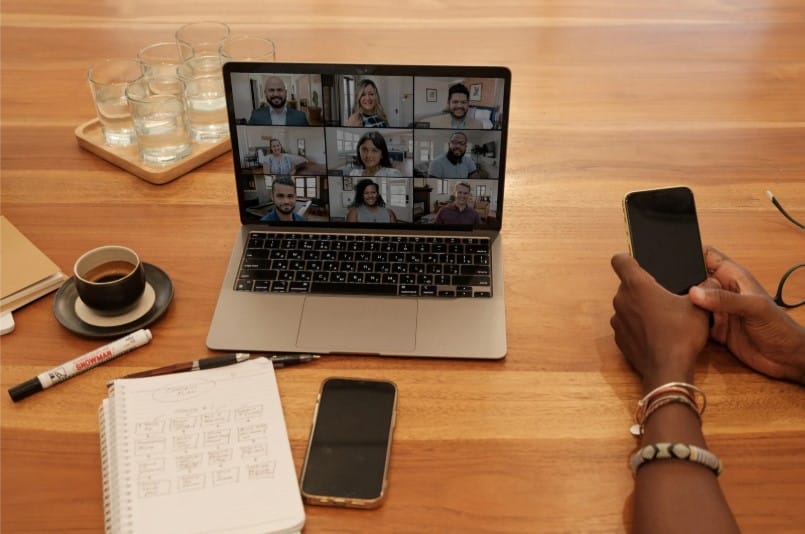 Traductor de reuniones- traducción para webinars- iTranslate